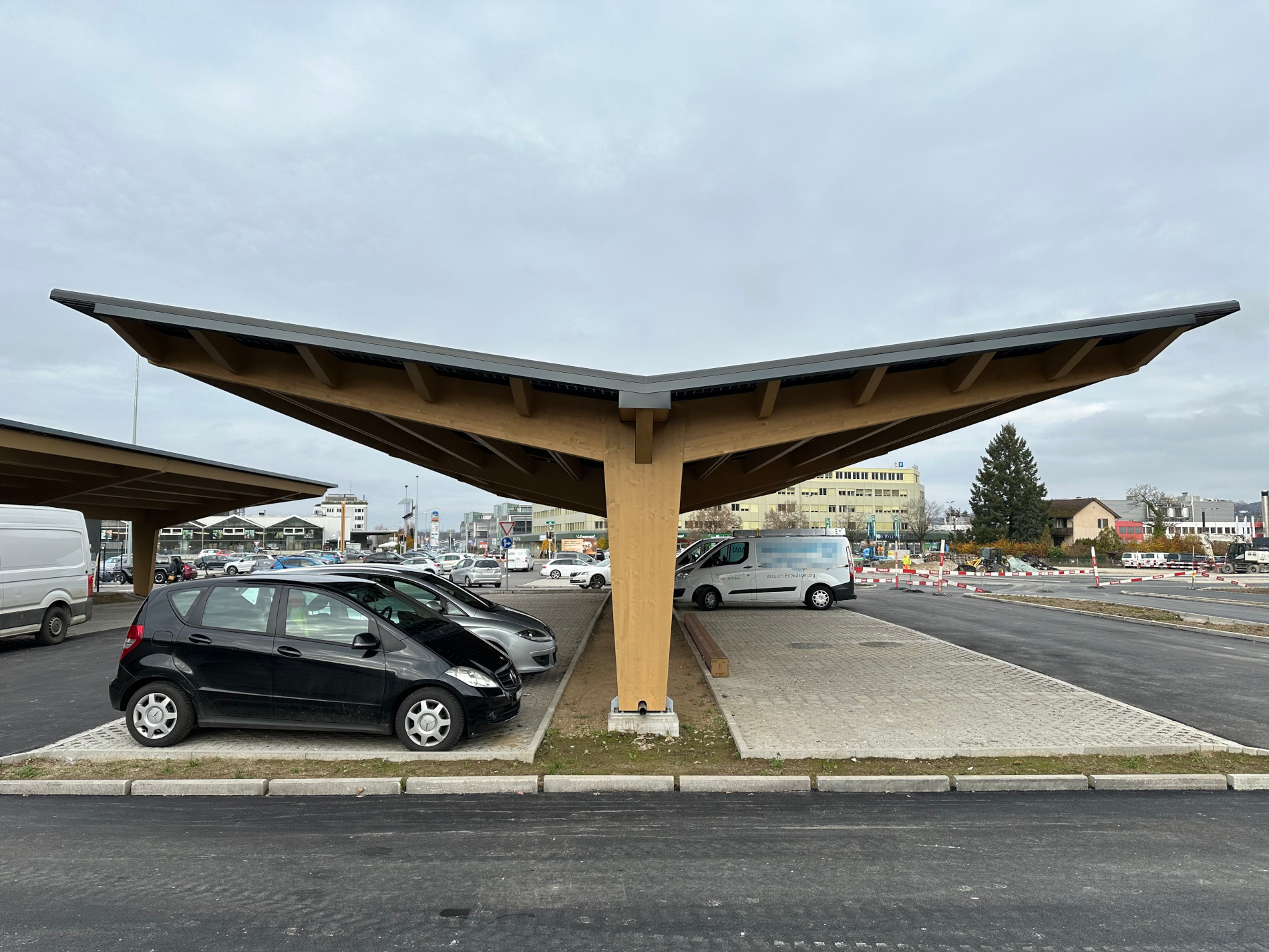 Referenzen-Galerie - 9.28 Solarcarport Nr. SO28 - swisscarport.ch